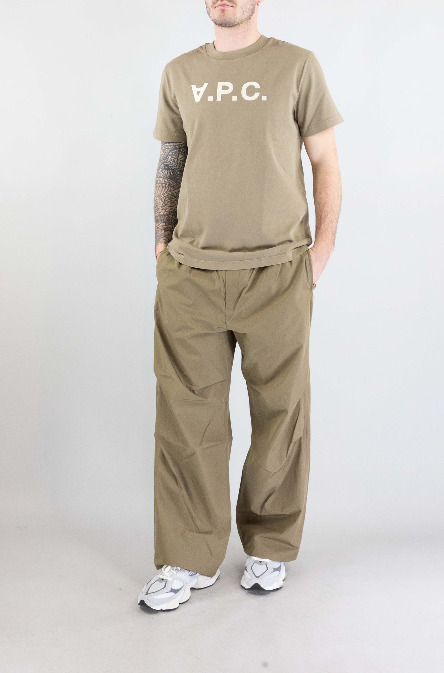 T-Shirt Apc Kaki da Uomo cohmb m26384
