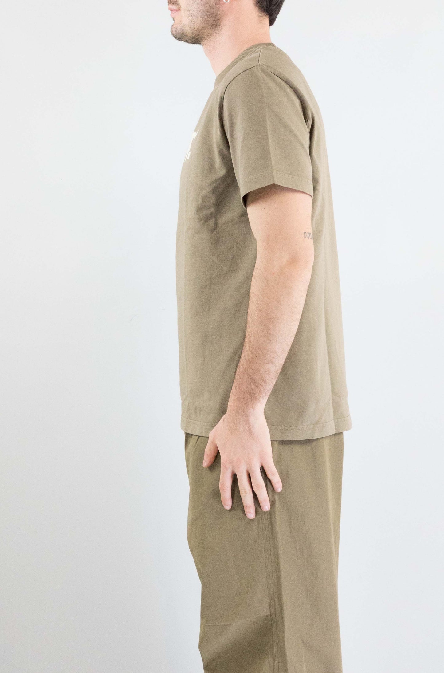 T-Shirt Apc Kaki da Uomo cohmb m26384